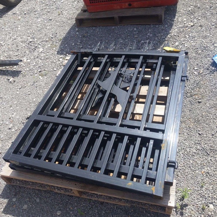 BI-PARTING GATE 6' WIDE 4' TALL