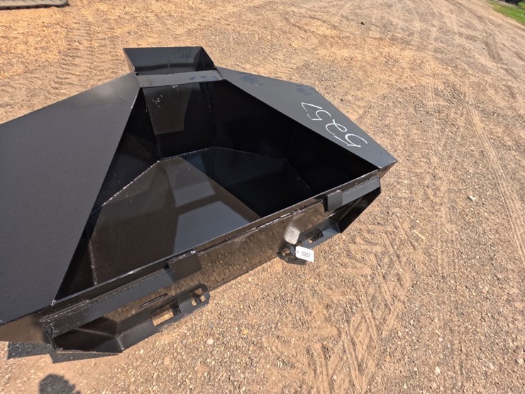 #5257-•-3/4-yard-skid-steer-concrete-bucket-image-3