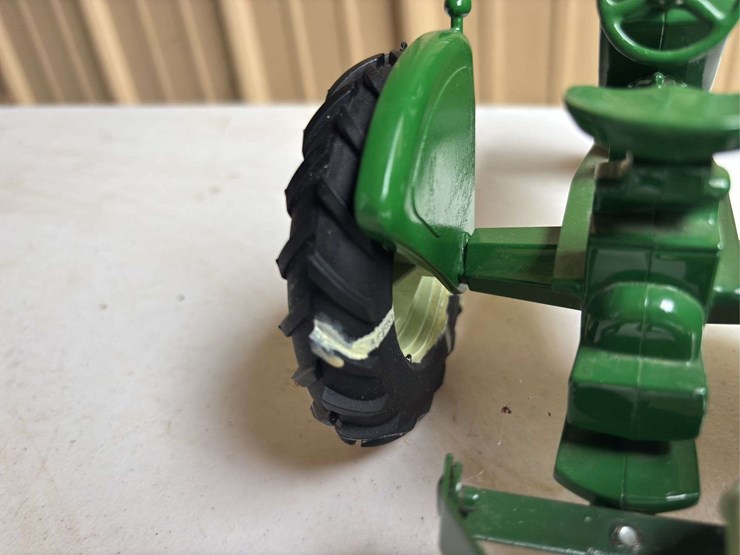 1/16-oliver-880-and-sickle-mower-image-12
