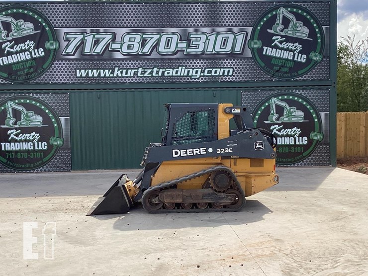 2015-deere-323e-image-1
