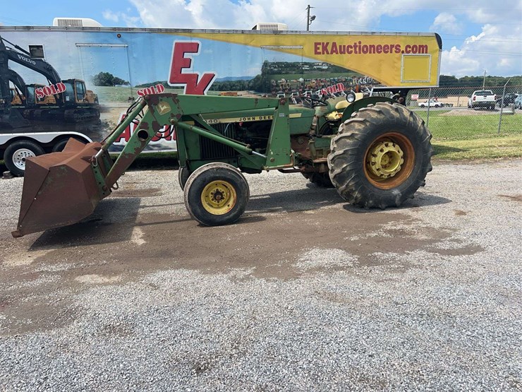 john-deere-2440-image-2