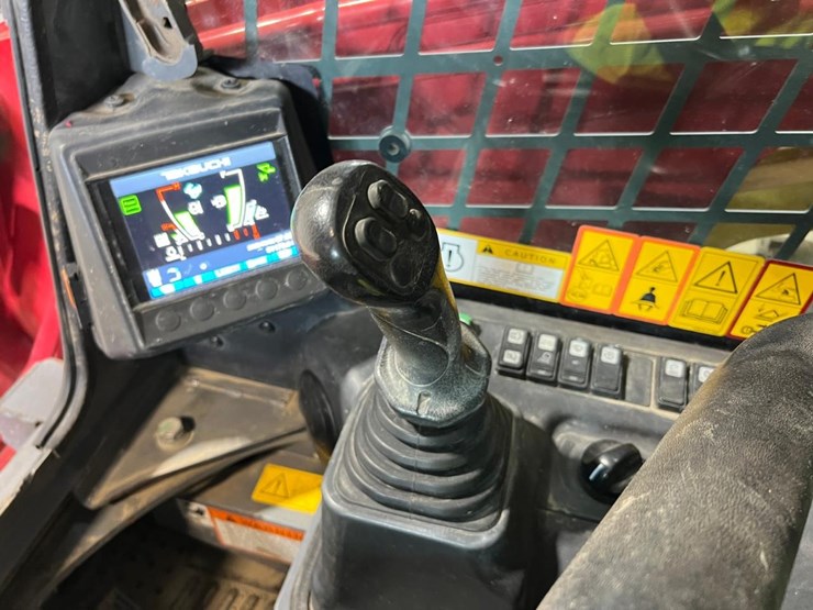 2023-takeuchi-tl12r2-image-26