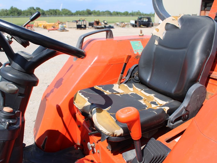 #2409-•-kiotti-ds4110-tractor-with-front-end-loader-image-5