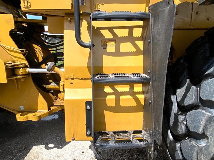 2015-caterpillar-966m-image-24