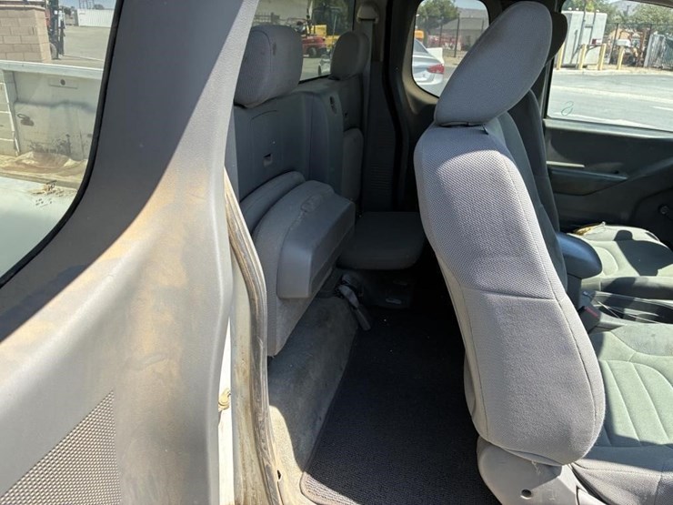 2017-nissan-frontier-image-9