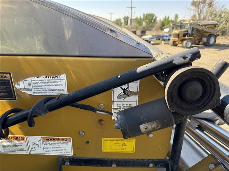2005-john-deere-70-image-46