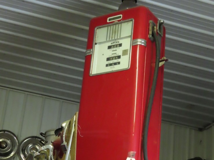 bouser-computing-gas-pump-image-1