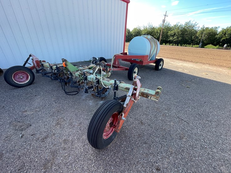 #9020-•-custom-4-row-liquid-fertilizer-applicator-w/pup-tank-image-1