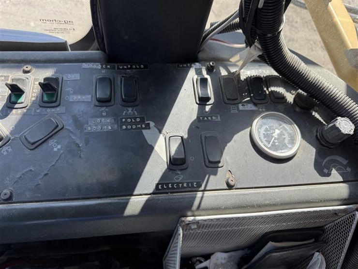 2005-john-deere-70-image-21
