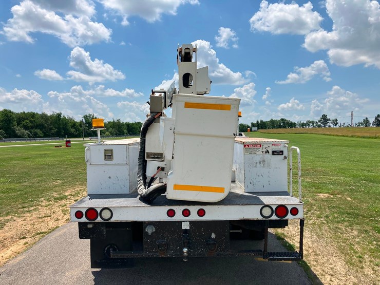 2015-f-550-bucket-truck.-image-5