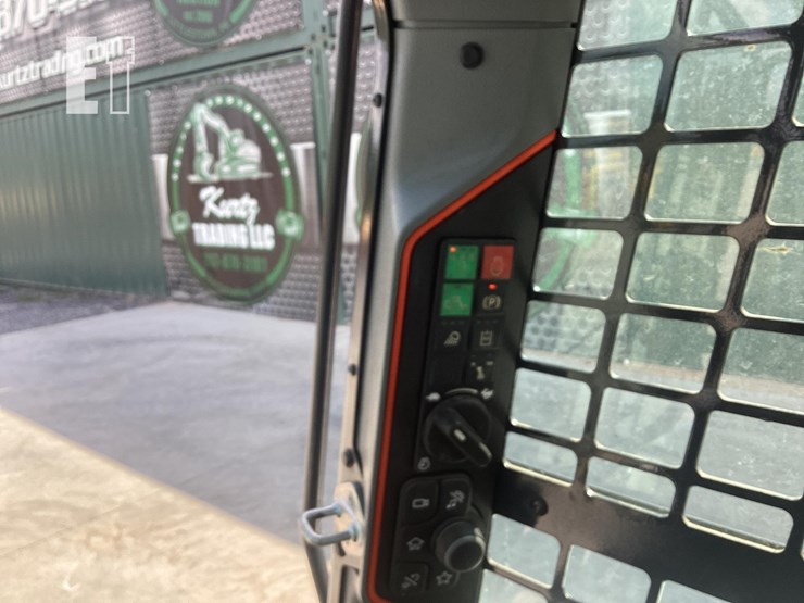 2023-bobcat-t64-image-15