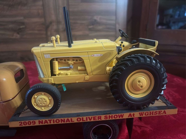 1/16-oliver-880-twin-tractor-and-gmc-delivery-truck-image-7