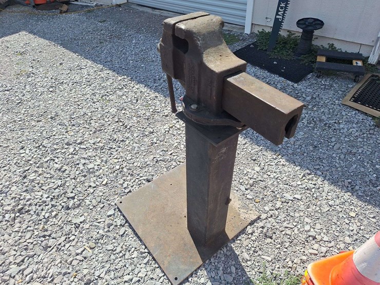 columbian-vice-on-metal-stand-image-8