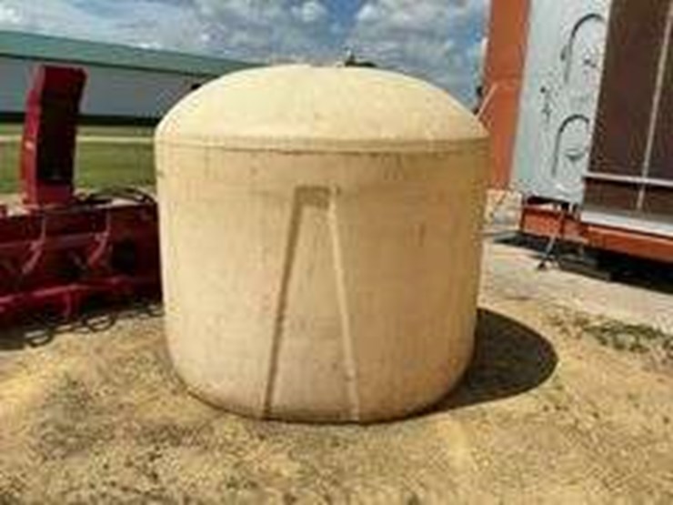 1200-gal.-poly-tank-image-1