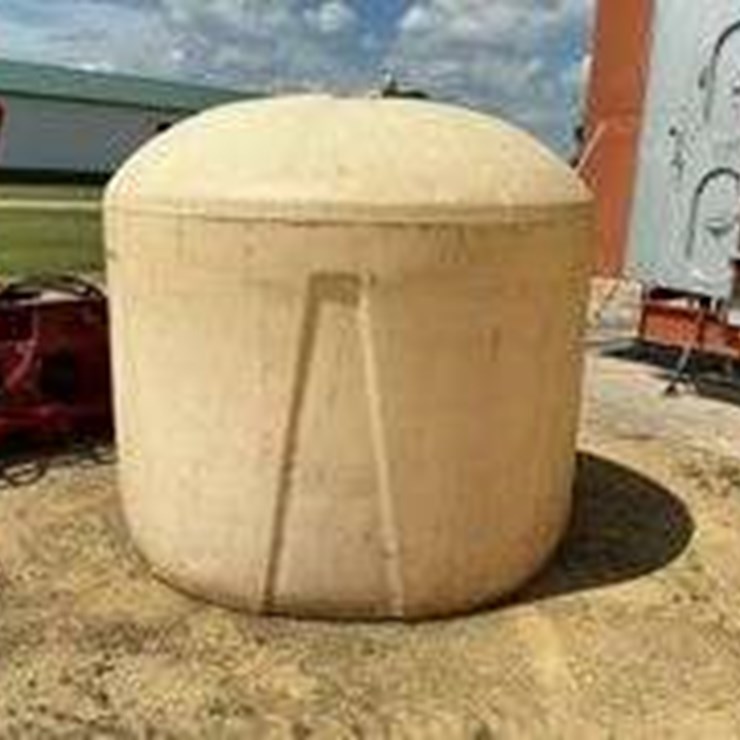 1200 gal. poly tank