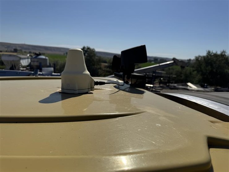 2005-john-deere-70-image-45