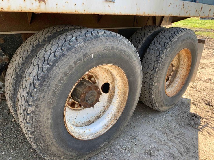 1990-freightliner-grain-truck-image-17