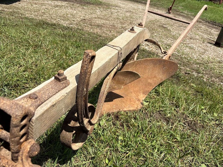 oliver-404-13”-walking-plow-image-11