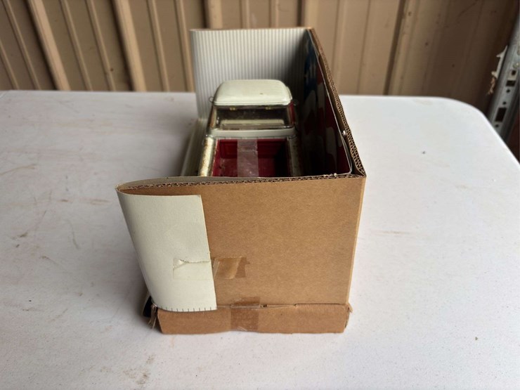 (2)-1/24-chevy-truck-and-murray-pedal-tractor-models-image-23