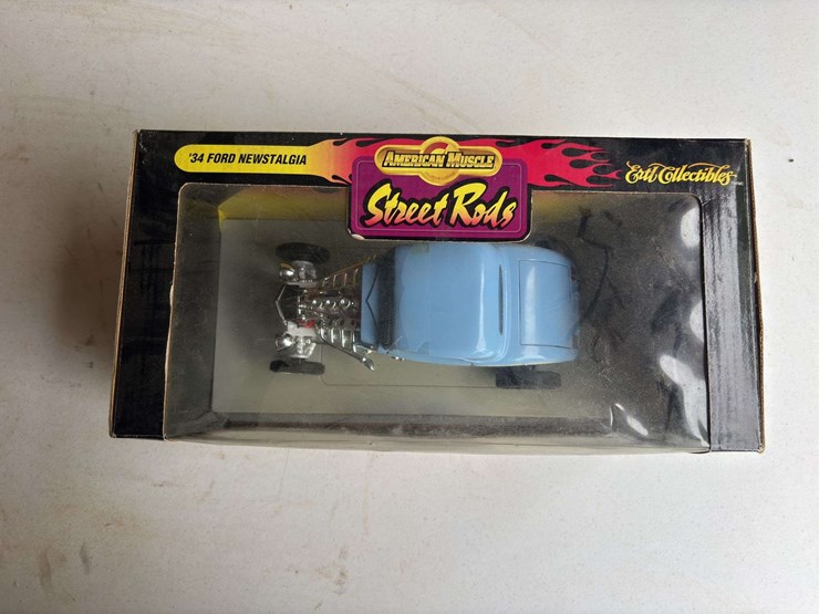 (3)-1/24-ford-bank-and-1/18-ford-hotrod-and-studebaker-golden-hawk-image-13
