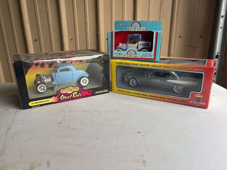 (3)-1/24-ford-bank-and-1/18-ford-hotrod-and-studebaker-golden-hawk-image-1