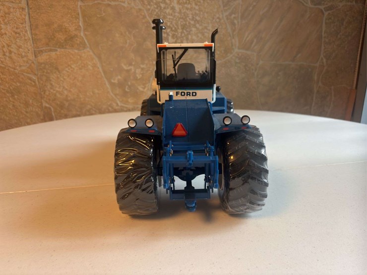 1/16-ford-fw-60-4wd-ertl-image-6