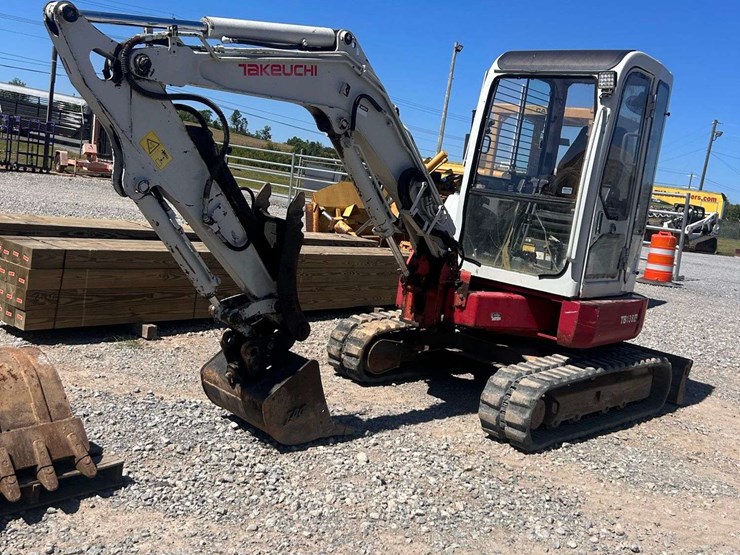 takeuchi-tb138fr-image-1