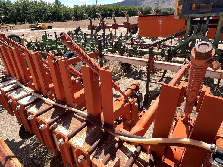#9101-•-3-pt-field-cultivator,-4-row-custom-w/gallina-units-image-25