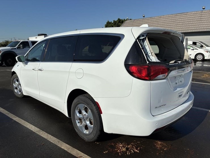 2020-chrysler-pacifica-image-5
