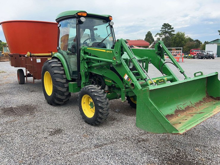 john-deere-4044r-image-13