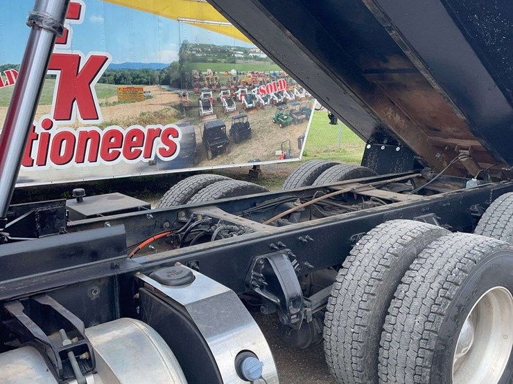 2017-peterbilt-579-image-41