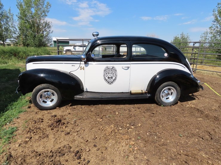 1940-ford-deluxe-cop-car-image-4