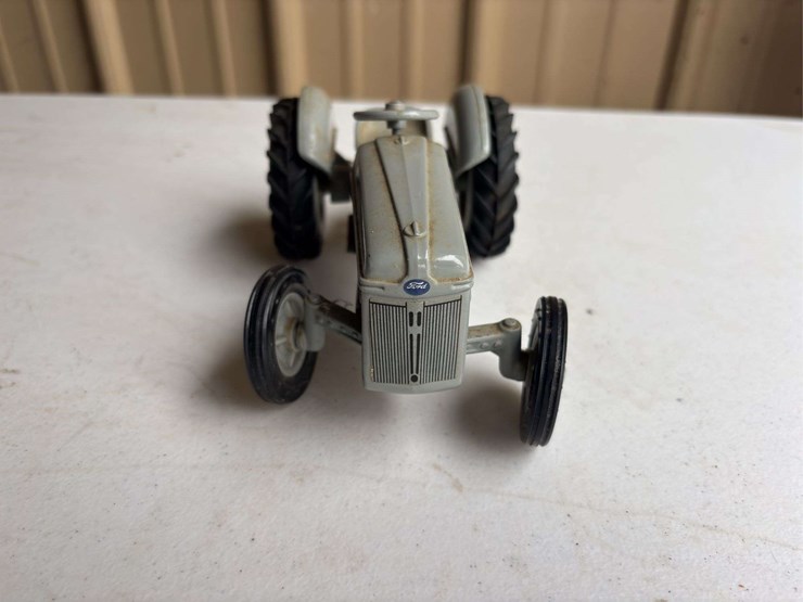 (2)-1/16-ford-9n-tractors-ertl-image-4