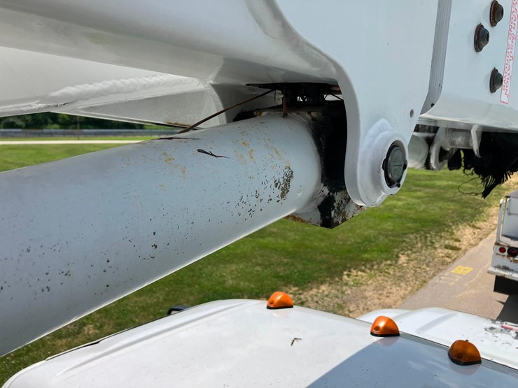2013-f-550-bucket-truck-image-14