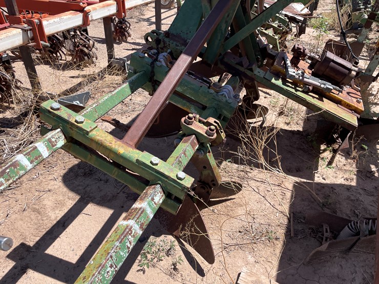 #9102-•-custom-3-pt-chisel-tillage-unit-with-poly-drum-image-12