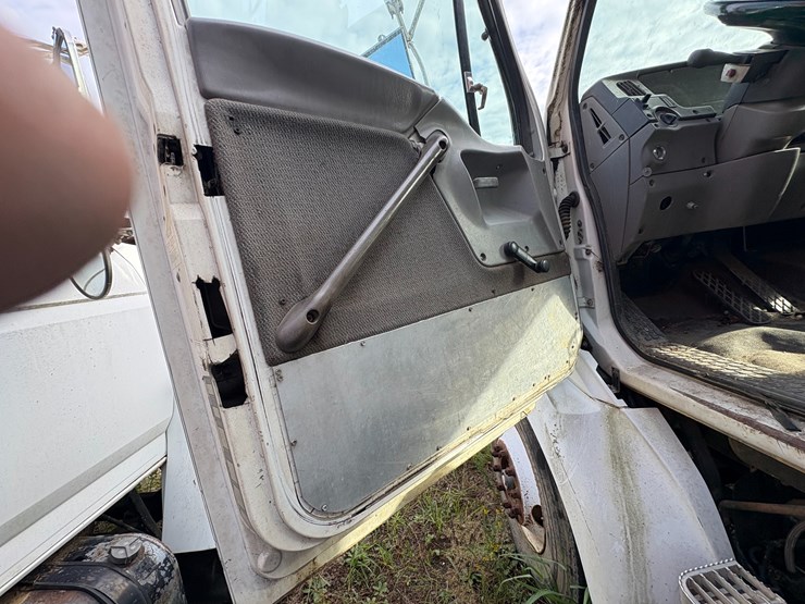 1998-ford-l8513-image-57