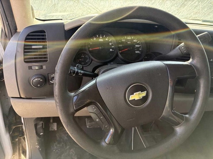2012-chevrolet-silverado-1500-image-11
