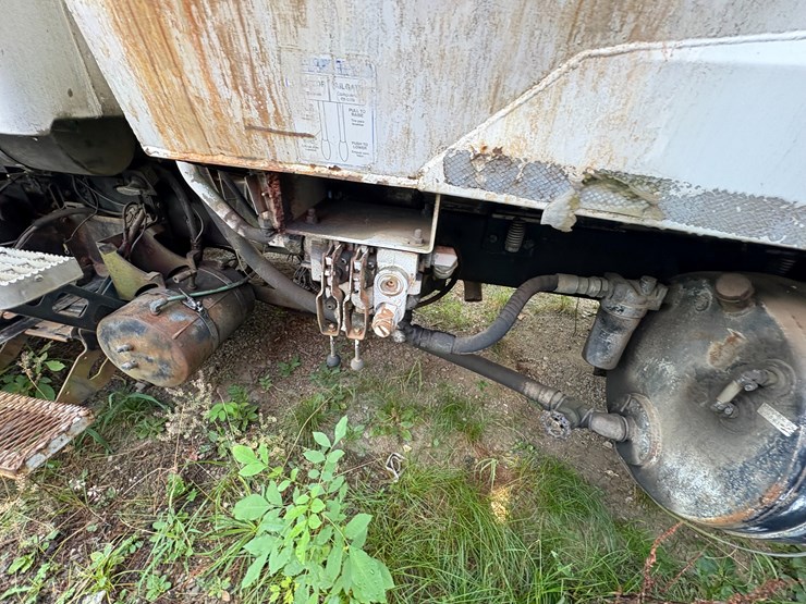 1998-ford-l8513-image-26