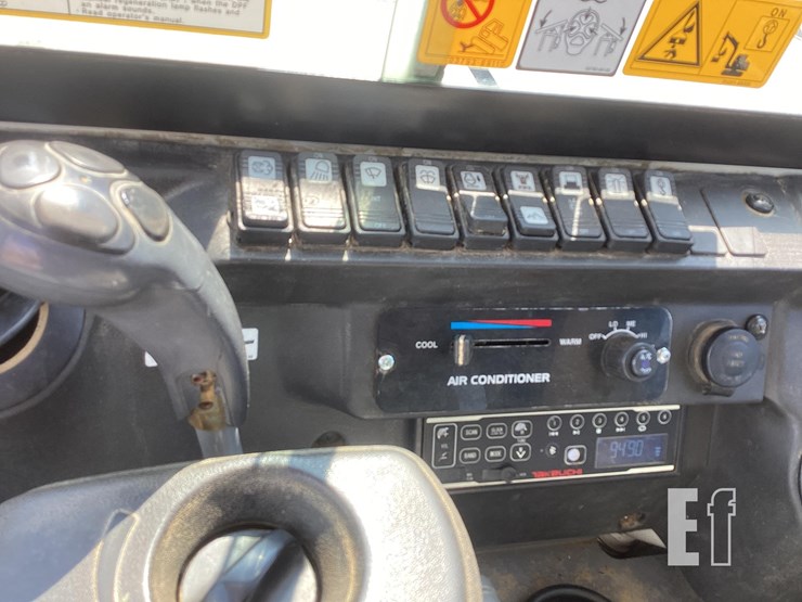 2018-takeuchi-tb260-image-17