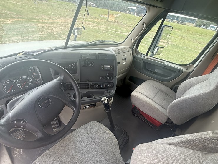 2018-freightliner-cascadia-125-image-5