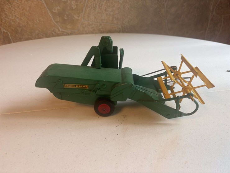 (2)-1/16-oliver-baler-and-combine-slik-image-8