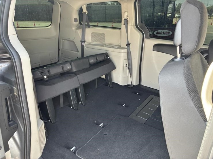 2017-dodge-grand-caravan-image-9