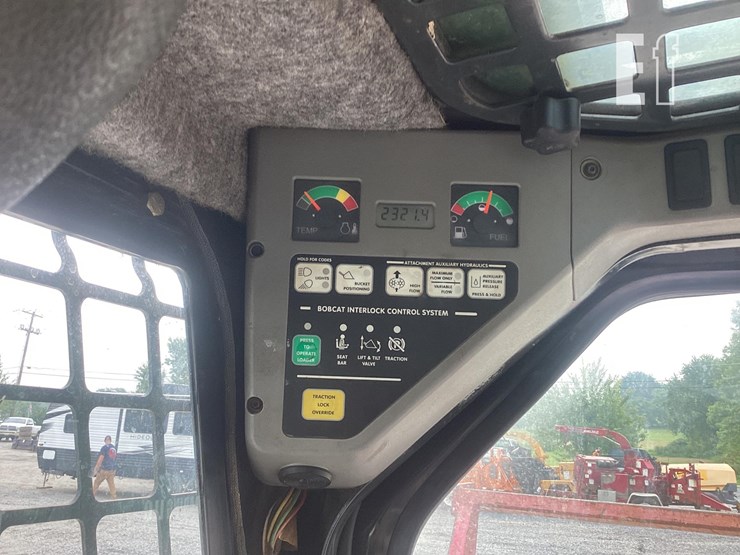 2007-bobcat-t300-image-19