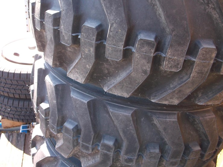 10x16.5-tire-assembly-image-2