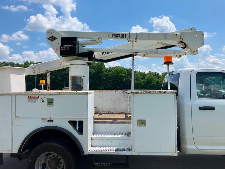2014-dodge-5500-4x4-bucket-truck-image-4