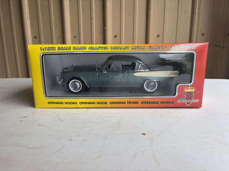 (3)-1/24-ford-bank-and-1/18-ford-hotrod-and-studebaker-golden-hawk-image-16