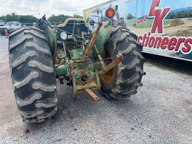 john-deere-2440-image-17