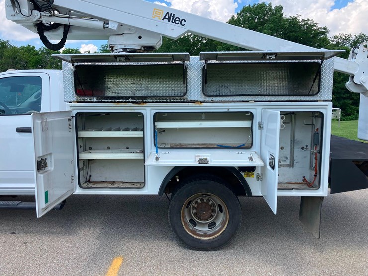 2017-ram-4500-bucket-truck-image-6
