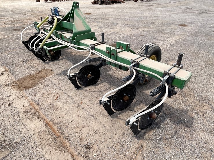 #9018-•-custom-13'-3-pt-toolbar-with-yetter-injection-coulters-image-21