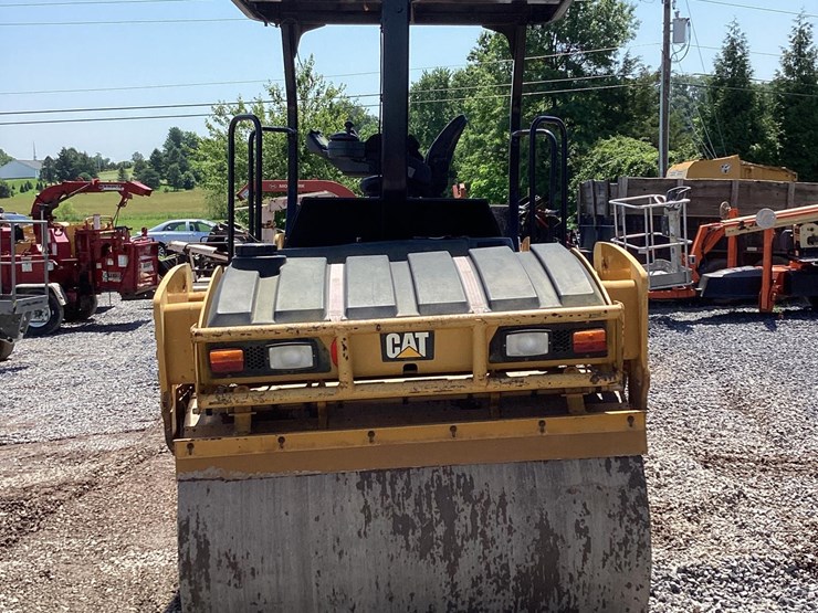 2019-caterpillar-cb8-image-3